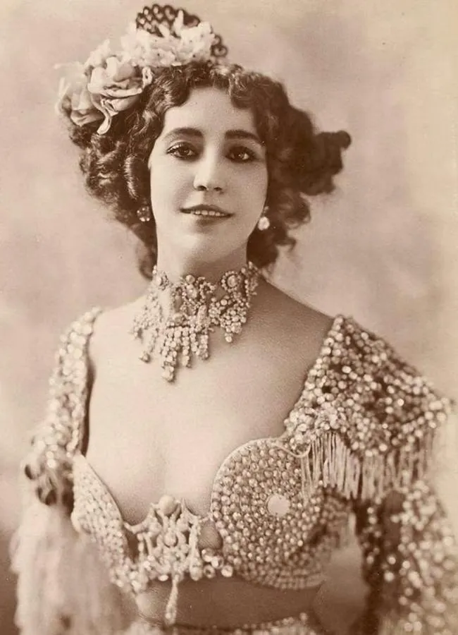 Vintage portrait in the spirit of Lola Montez